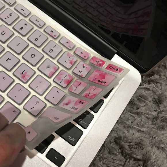 MacBook Pro Screen Protector - Picture 5 of 6